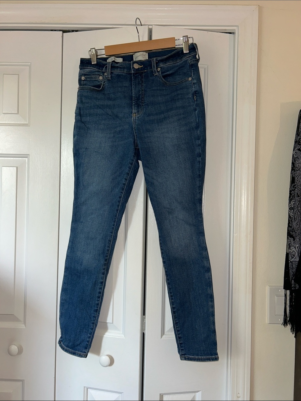 Universal Thread Skinny Jeans in Medium Dark Blue